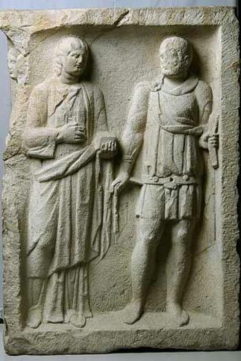 Relief mit der Darstellung eines Ehepaares, Augsburg, Teil eines Grabbaues des späten 2./ fr. 3. Jh. n. Chr.