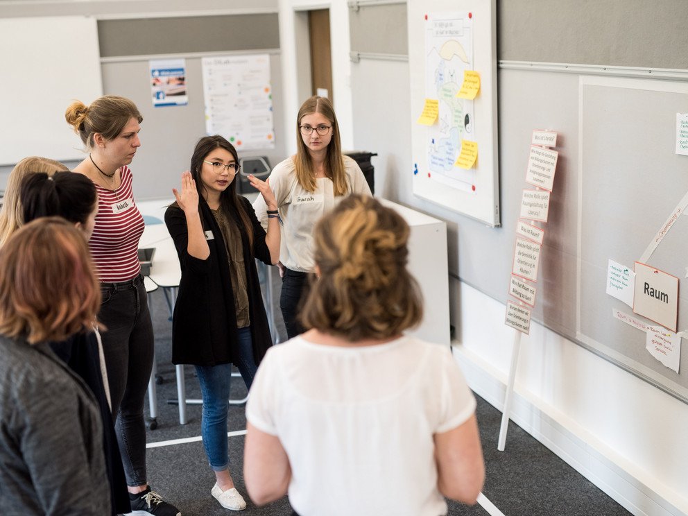 Studierende im Seminar