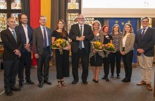 Rednerinnen, Redner und FRV-Vorstand Das Bild zeigt die Redner des Abends und den FRV-Vorstand.