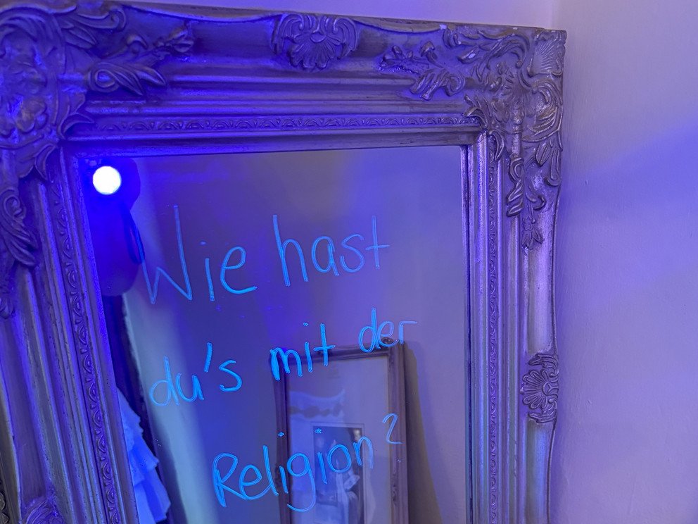 Mirror with a message