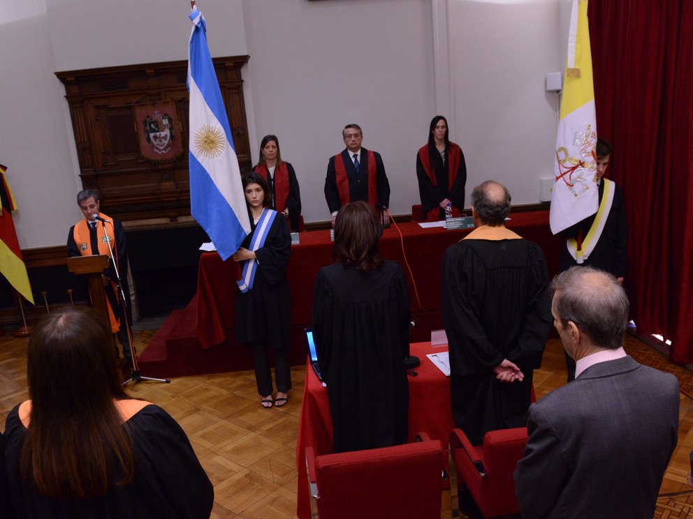 Singen der argentinischen und der deutschen Nationalhymne 
