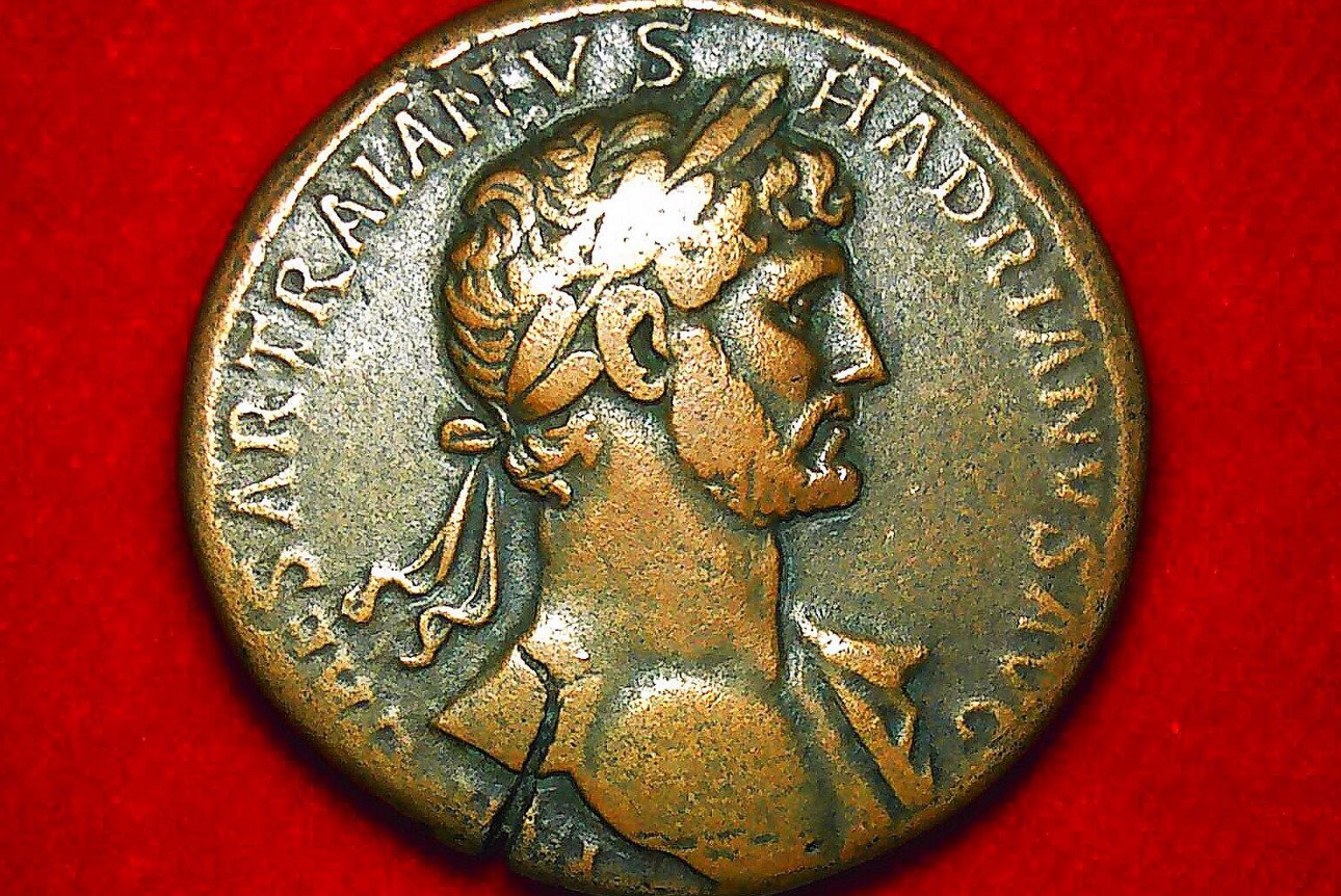 Antike M&uuml;nze mit Hadrian Portrait