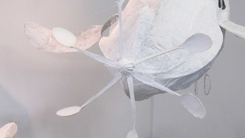 Flugk&ouml;rper aus Draht und Papier