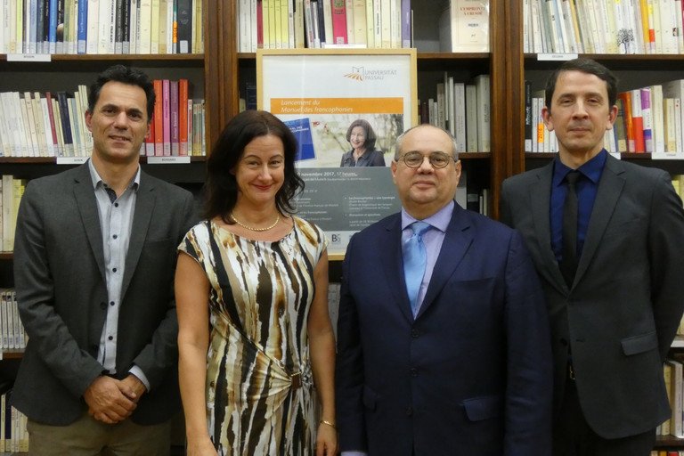 Dekoratives Bild der Kachel 'Buchshyprsentation Manuel des francophonies'