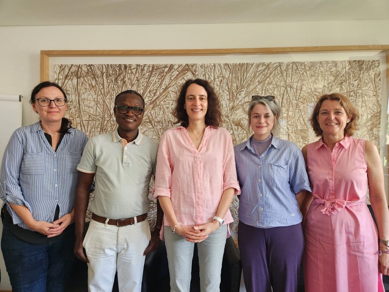 (v.l.n.r.) Sabine Ophelia Blake, Prof. Dr. Dandy Dampson, Prof. Dr. Daniela Wawra, Dr. Kathrin Eveline Plank, Barbara Zacharias; Foto: Regine Fahn