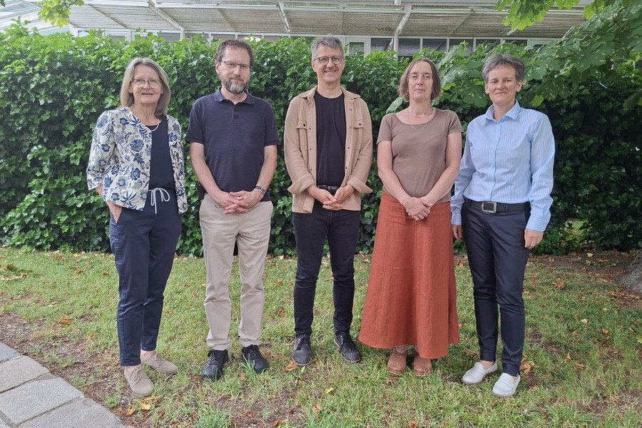 (v.l.): Mag. Brigitte Gruber-Aichberger PMM (Pastoralrat Di&ouml;zese Linz), Mgr. Karel Simr, Ph.D. (S&uuml;db&ouml;hmische Universit&auml;t in Budweis), Prof. Dr. Bernhard Bleyer (Universit&auml;t Passau), Ass.-Prof. Dr. Lucie Kolarova (S&uuml;db&ouml;hmische Universit&auml;t in Budweis), Univ.-Prof. Dr. Klara Csiszar (Vizerektorin und Dekanin der Theologischen Fakult&auml;t der KU Linz).Foto: KU Linz