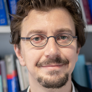 Professor Dr. G&ouml;ler