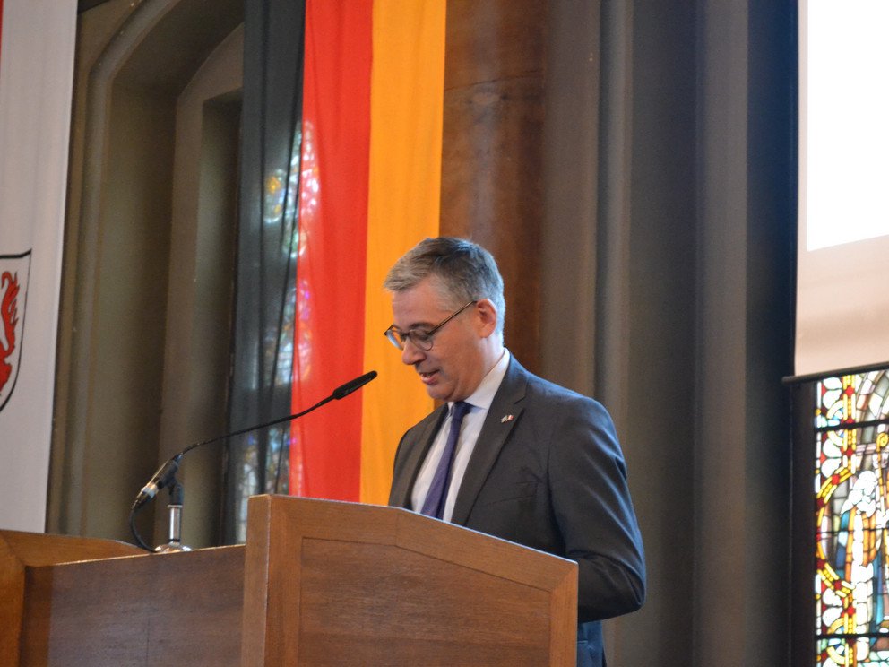 Es spricht der franz&ouml;sische Generalkonsul (Vulic).