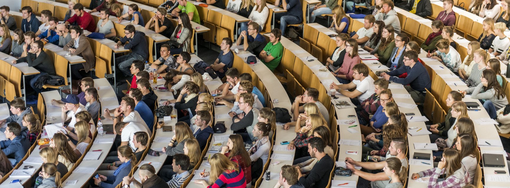 Studierende im H&ouml;rsaal