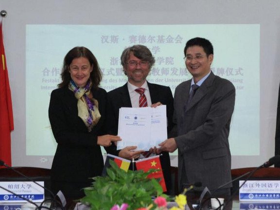 Unterzeichnung eines Memorandum of Agreement mit der Zhejiang International Studies University in China, September 2016