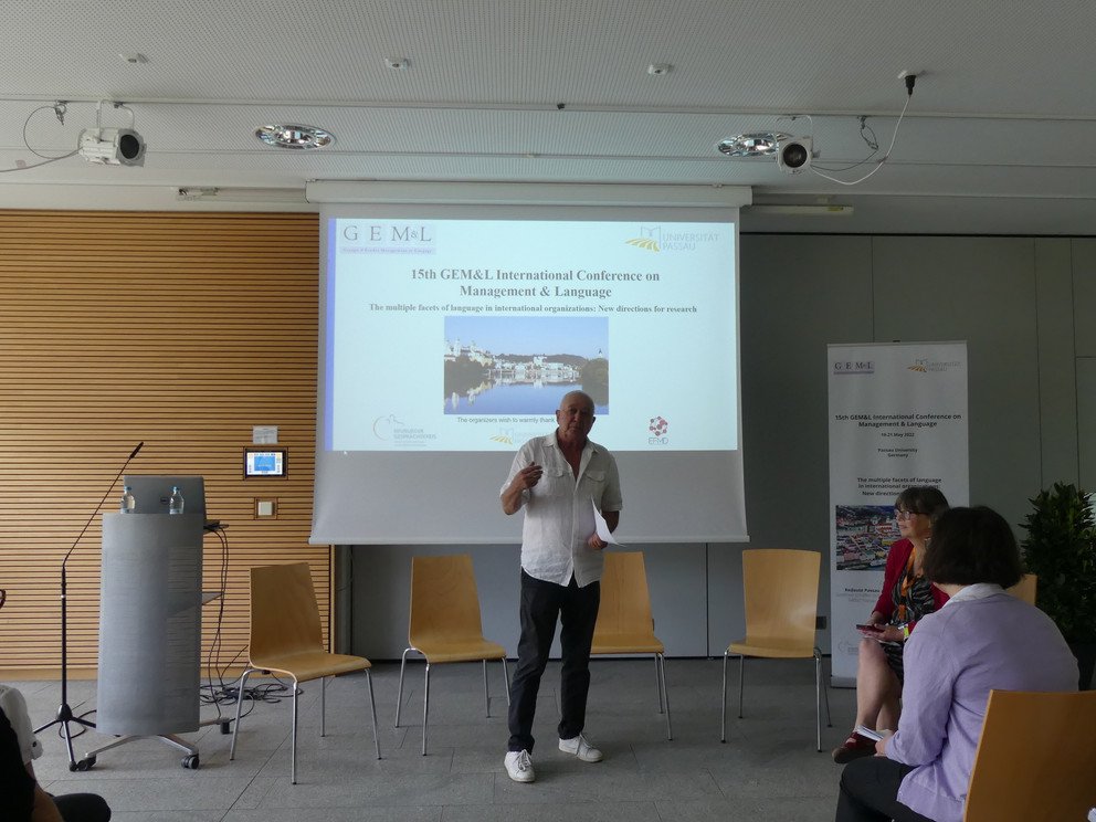 DIE KONFERENZ