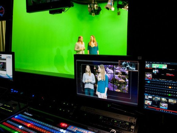 A room with a green screen