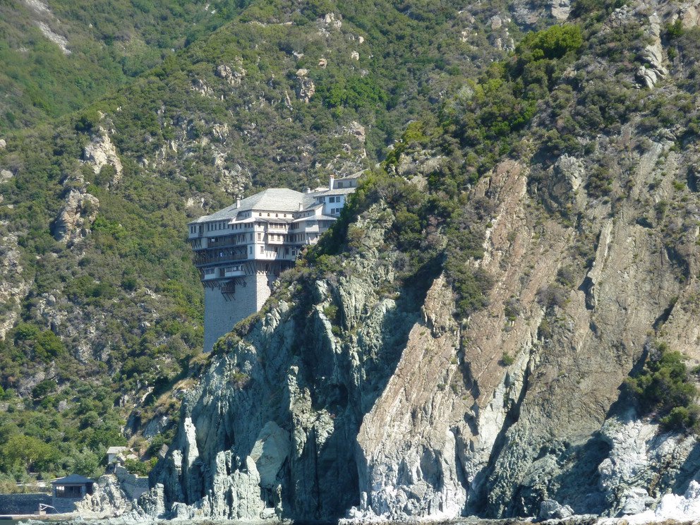 Geb&auml;ude auf dem Felsen