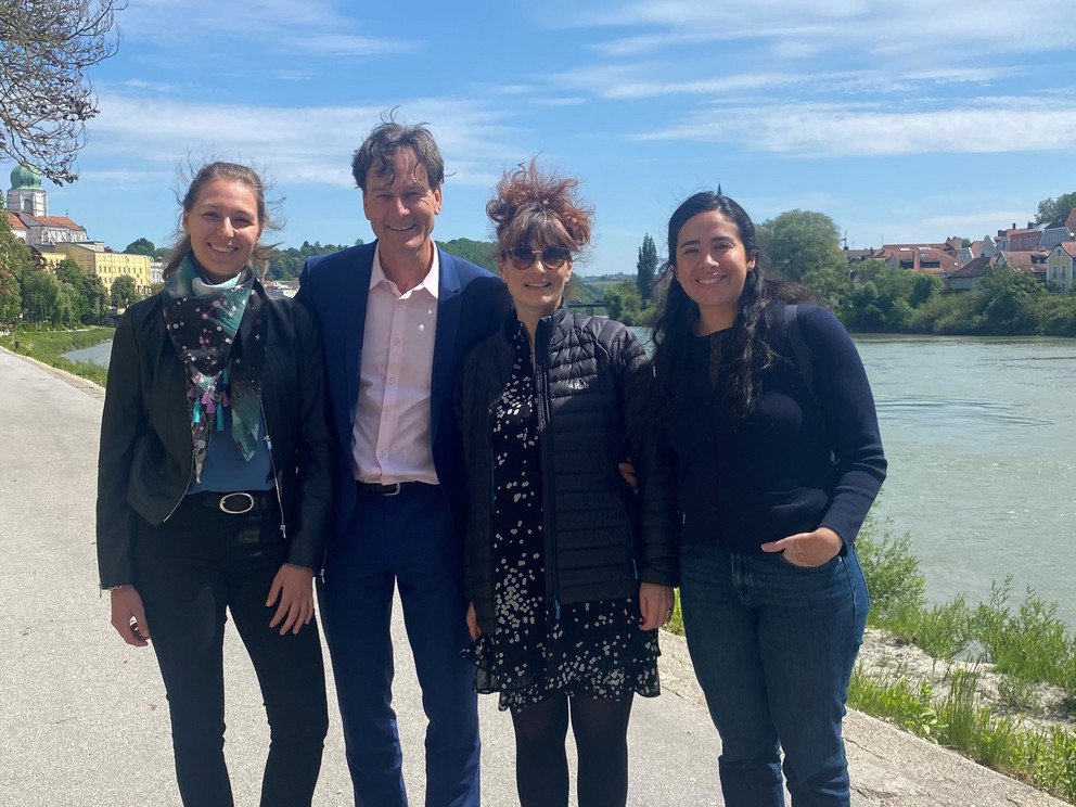 [Translate to Englisch:] Elisabeth Huber, Professor Barmeyer, Dr. Emmanuelle Sauvage, Tuzienka Chenet Ugarte