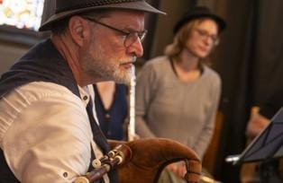 6-8tel Das Bild zeigt den Auftritt der Musikgruppe Sechs-Achtel.