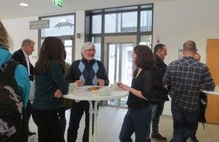 Teilnehmer des D&iacute;a de Cuba w&auml;hrend der Pause