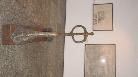 Abstrakte Skulptur in K&ouml;rperform