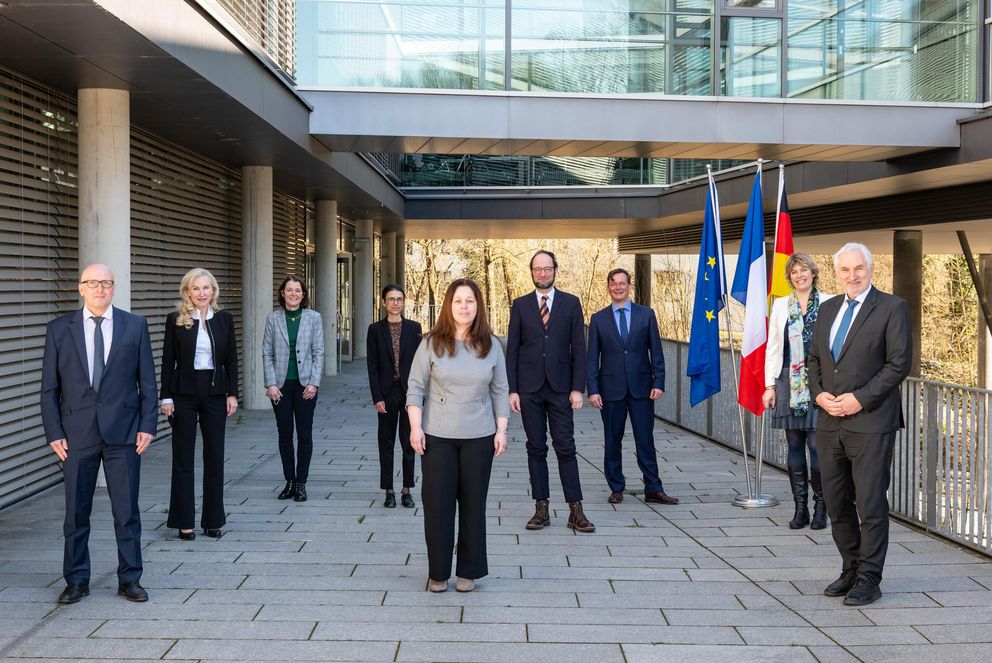 Die französische Generalkonsulin Corinne Pereira (Mitte) hat an der Universität Passau im Rahmen einer Podiumsdiskussion die Pläne der EU-Ratspräsidentschaft vorgestellt. Foto: Universität Passau