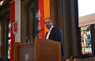 Vizepräsident der Universität Passau – Harald Kosch Es spricht der Vizepräsident der Universität Passau (Kosch).