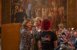 FRV-Vorsitzende und Organisatorinnen Das Bild zeigt die Organisatorinnen mit der FRV-Vorsitzenden.