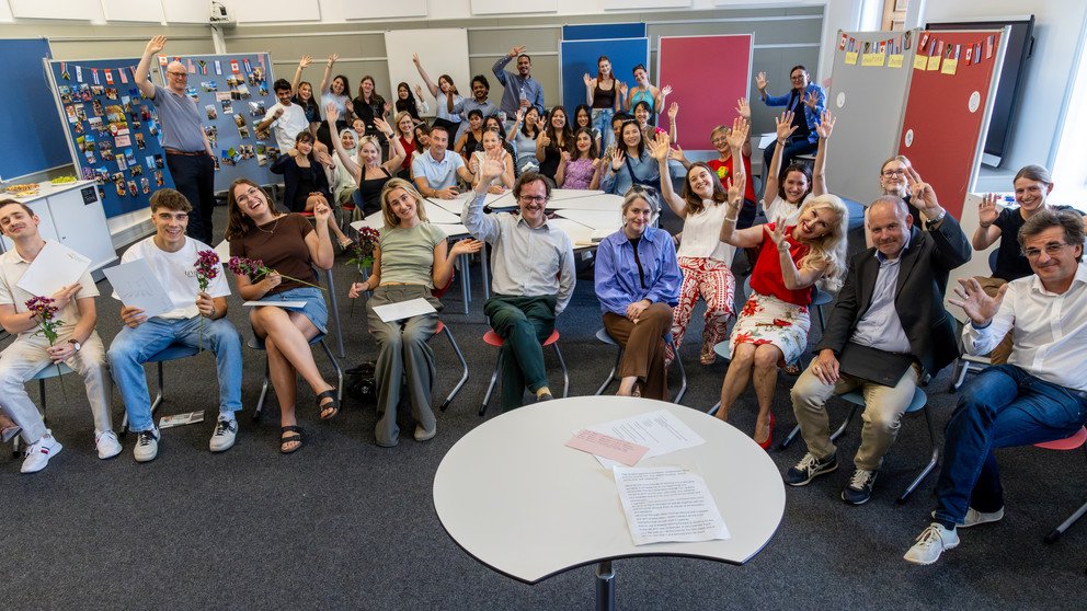 Die Abschlussveranstaltung für internationale Studierende an der Universität Passau fand in großer Runde im DiLab statt. Foto: Universität Passau.