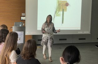 Mary Yoko Brannen leading the workshop on ethnography