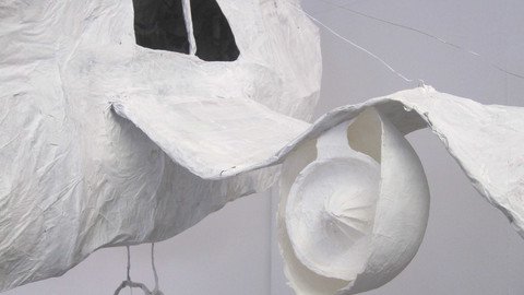 Flugk&ouml;rper aus Draht und Papier