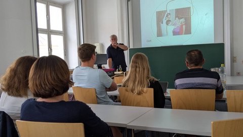 Prof. Mendl beim Workshop "Segnen"