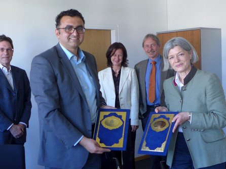 Besuch von der iranischen Universit&auml;t Shiraz - Unterzeichnung eines Memorandum of Understanding, April 2016