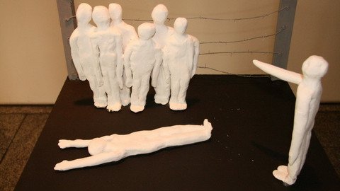 Wei&szlig;e Figuren in einer Gruppe gegen&uuml;ber einer einzelnen Person