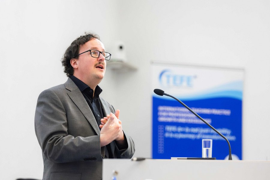 Dr. Jonas Scharfenberg (Universität Passau) bei seinem Vortrag; Foto: Südböhmische Universität Budweis