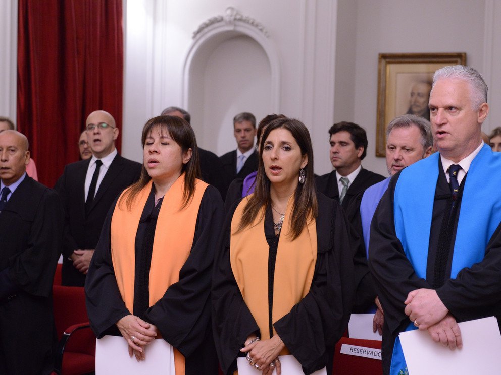 Singen der argentinischen und der deutschen Nationalhymne 