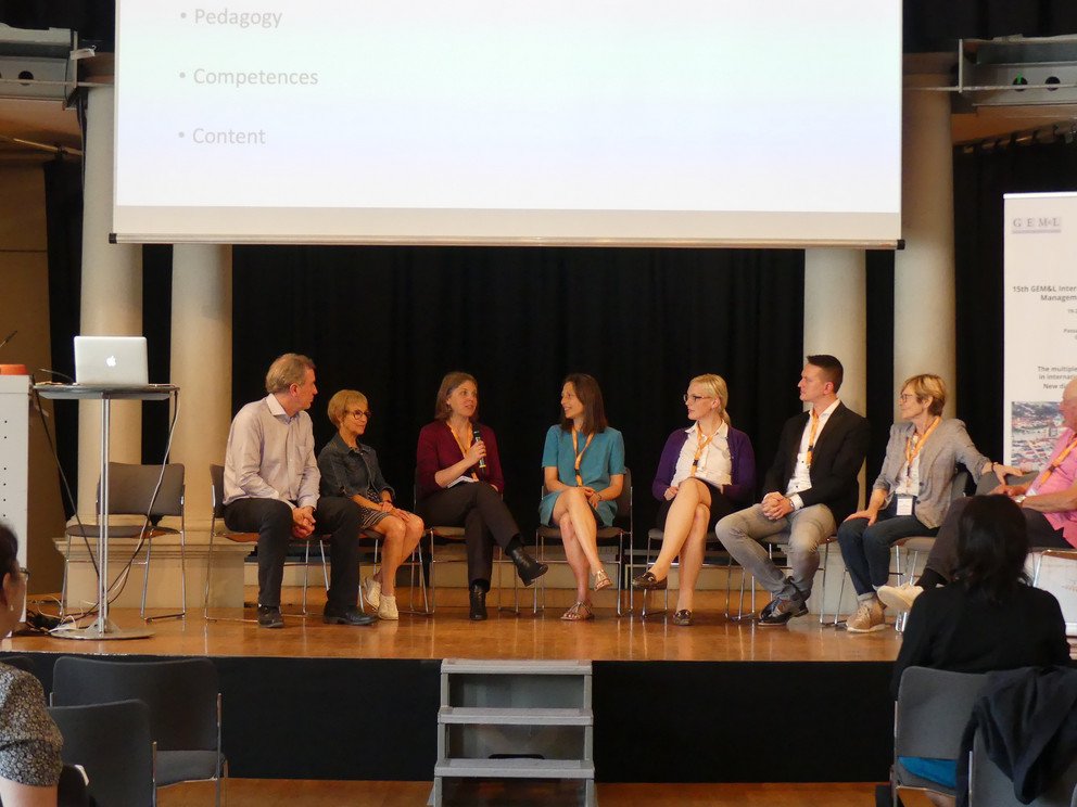 DIE KONFERENZ