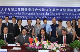 Unterzeichnung eines Memorandum of Agreement mit der Zhejiang International Studies University in China, September 2016