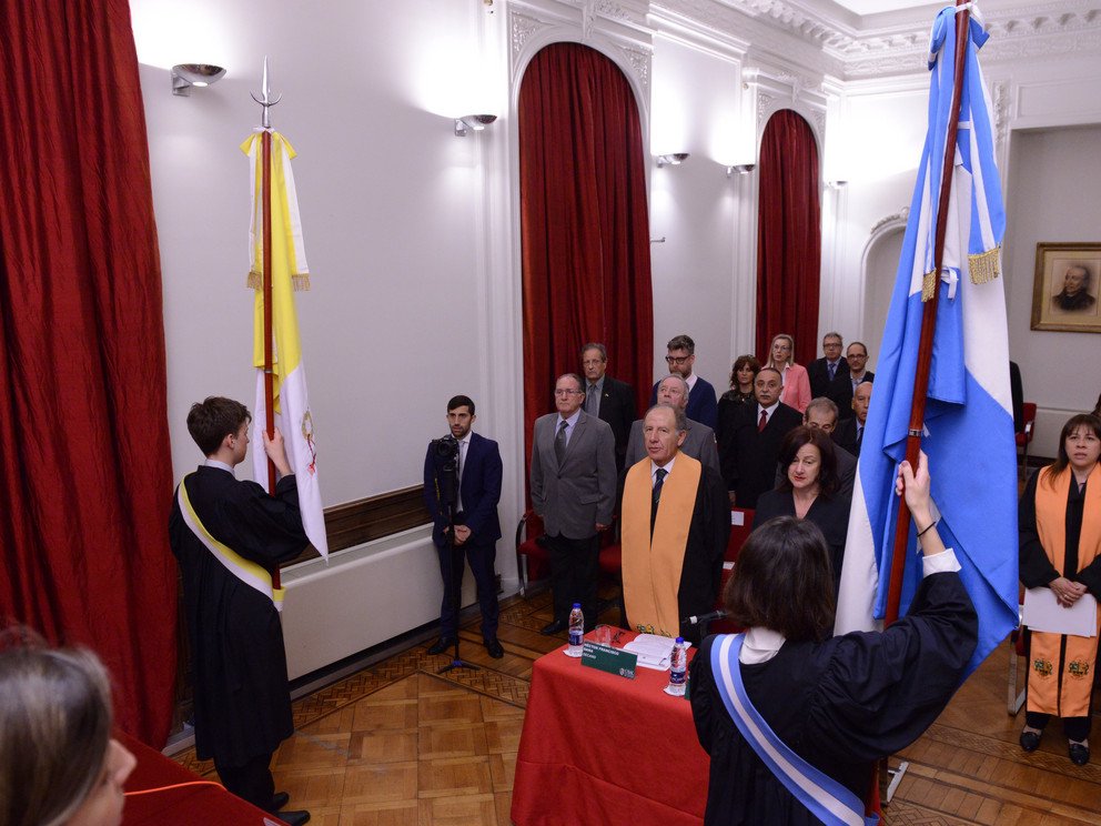 Singen der argentinischen und der deutschen Nationalhymne 