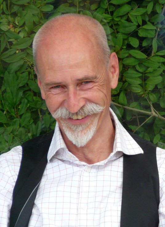 Dr. Christoph Bellot Dr. Christoph Bellot