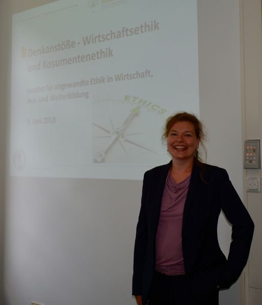 Uni Live: Denkanst&ouml;&szlig;e, Wirtschafts- und Konsumentenethik
Uni Live: Denkanst&ouml;&szlig;e, Wirtschafts- und Konsumentenethik
Uni Live: Denkanst&ouml;&szlig;e, Wirtschafts- und Konsumentenethik